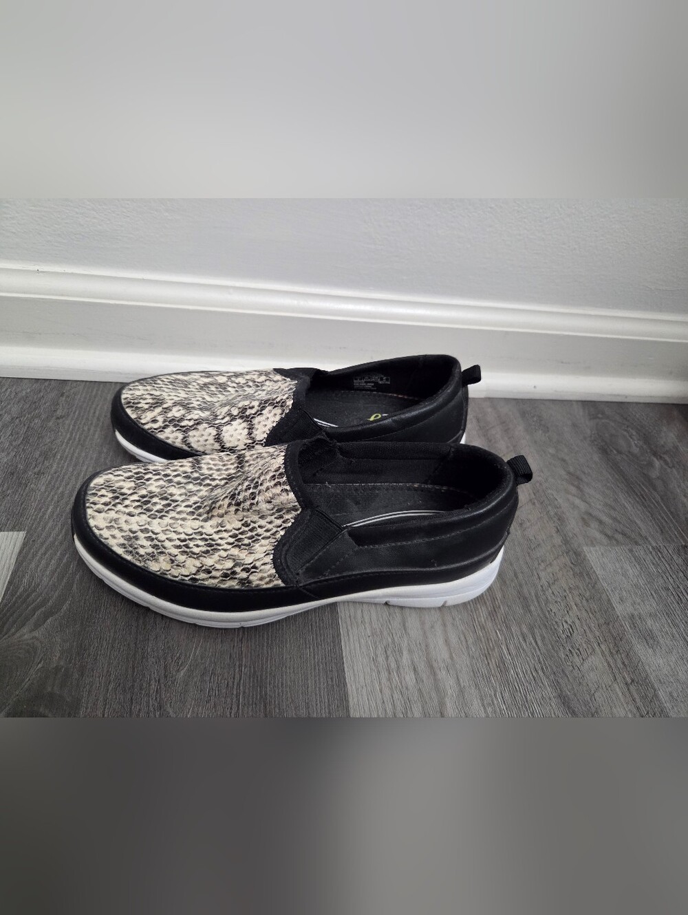 Easy Spirit E360 Snakeskin Slip On Shoes Sz. 6 Comfort